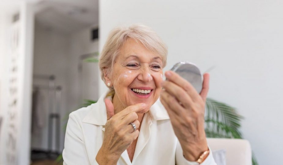 Mejores contornos de ojos para mujeres de 60 años